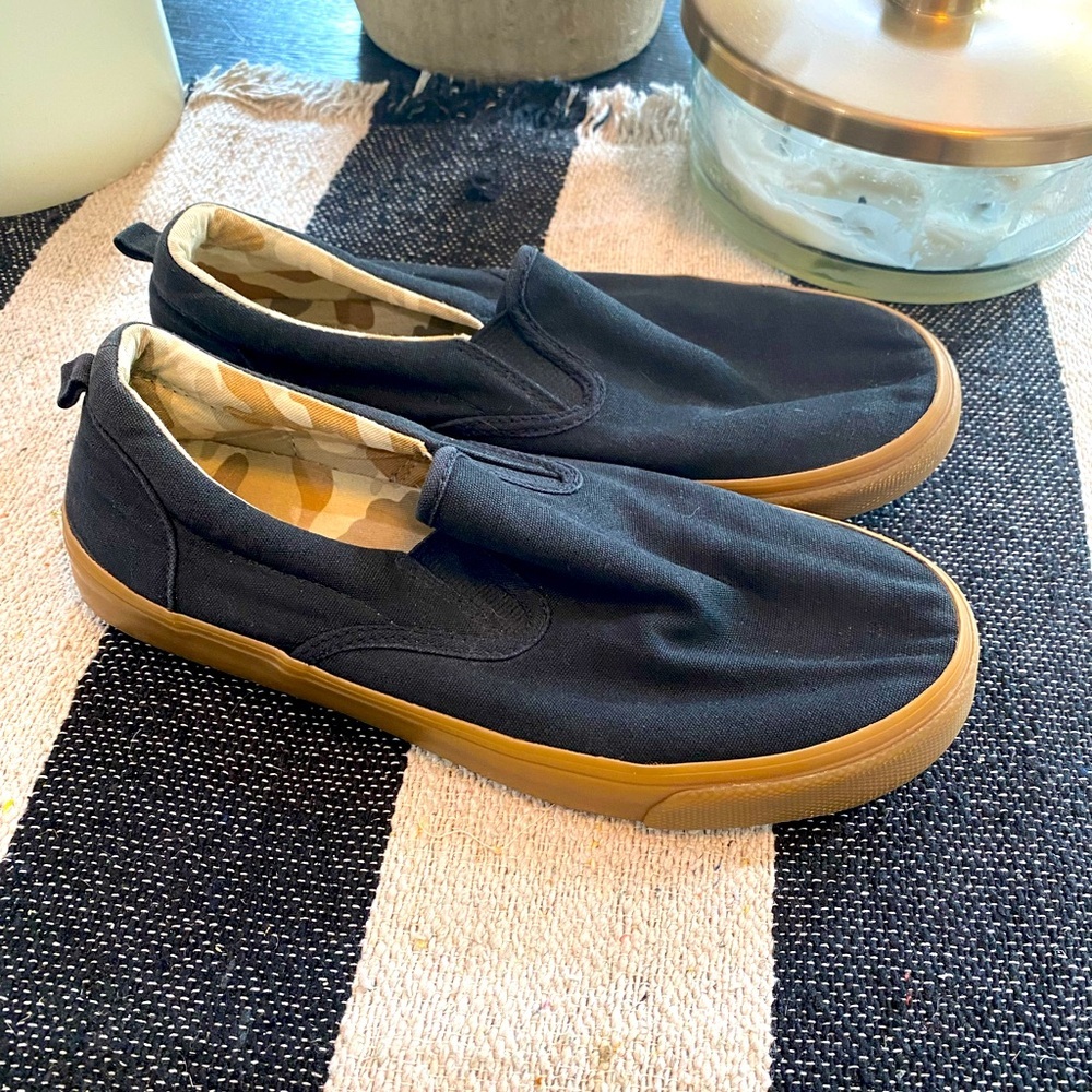 Old Navy Boys Black and Tan Slip on Sneakers size 6